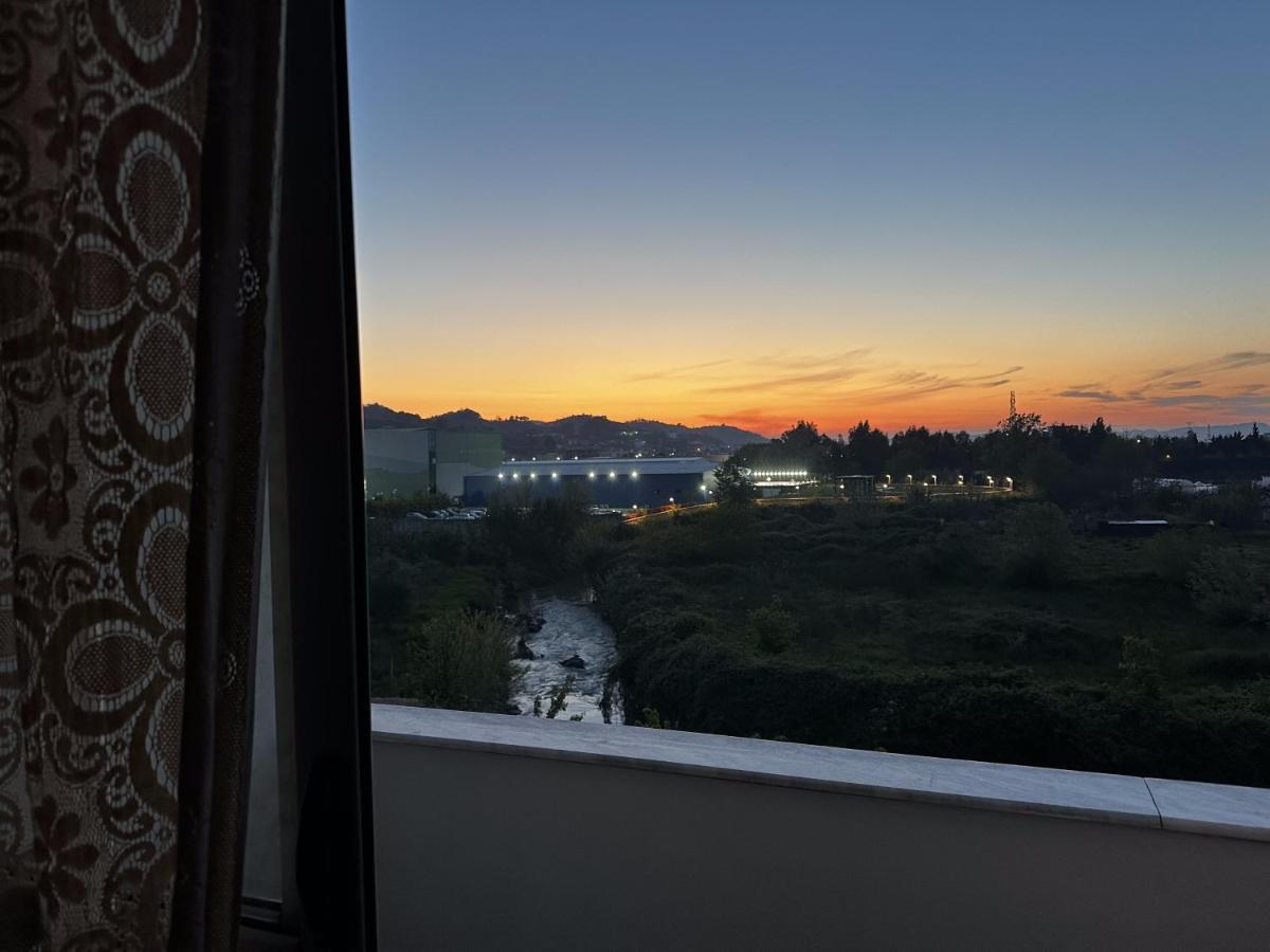 Sunny Riverside Tirana's Oasis - Breakfast & Dinner Alloggio in famiglia Tirana