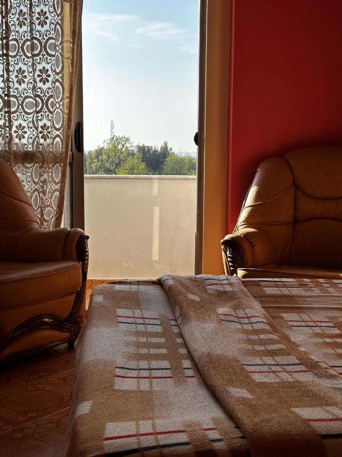 Sunny Riverside Tirana's Oasis - Breakfast & Dinner Alloggio in famiglia *